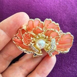 Women elegant studded oil drop flower brooch